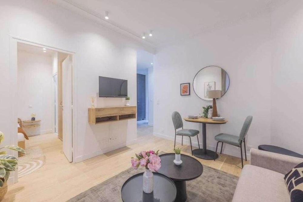 Apartment With 1 Room in Batignolles