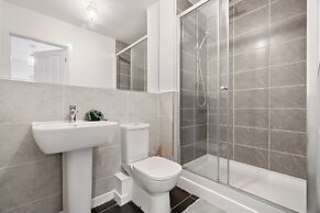 House - Sleeps 4 - Garden - Parking