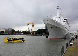 Bungalow by Water Near Rotterdam