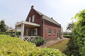 Bungalow by Water Near Rotterdam