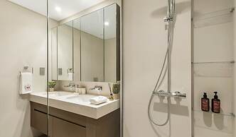 Modern 2BR w Direct Beach Access Emaar Beachfront