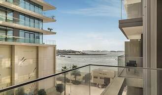 Modern 2BR w Direct Beach Access Emaar Beachfront