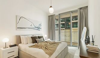 Modern 2BR w Direct Beach Access Emaar Beachfront
