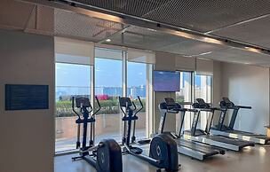 Modern 2BR w Direct Beach Access Emaar Beachfront