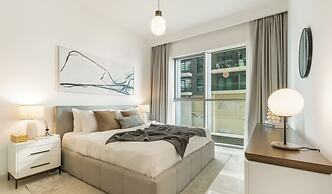Modern 2BR w Direct Beach Access Emaar Beachfront
