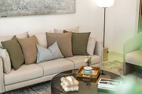 Modern 2BR w Direct Beach Access Emaar Beachfront