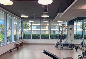 Modern 2BR w Direct Beach Access Emaar Beachfront