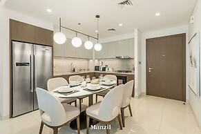 Modern 2BR w Direct Beach Access Emaar Beachfront