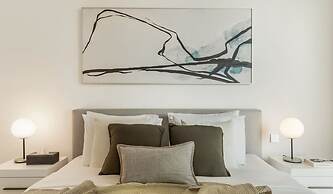 Modern 2BR w Direct Beach Access Emaar Beachfront