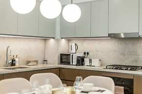 Modern 2BR w Direct Beach Access Emaar Beachfront