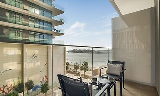 Modern 2BR w Direct Beach Access Emaar Beachfront