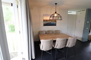 Bungalow by Water With Sauna in South Holland
