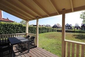 Bungalow by Water With Sauna in South Holland