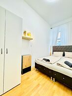 10 Economy Rooms-Shared Bath & Kitchen