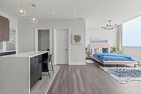 Bright Suites Finch West