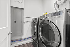 Bright Suites Finch West