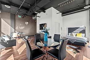 Bright Suites Finch West
