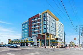 Bright Suites Finch West