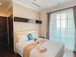 Spacious And Modern Look 3Br Bellezza Apartment