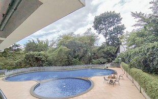 Tranquil Studio Room At Dago Suites Apartment