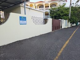 Costambar Ocean Breeze - Beachfront Apartment With Pool