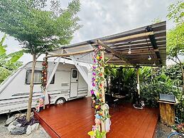 R Resident Resort
