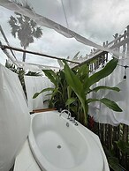 R Resident Resort