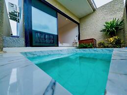 R Resident Resort