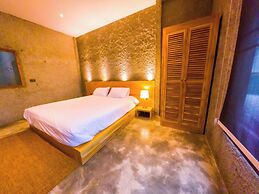 R Resident Resort