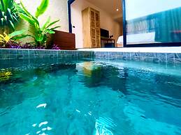 R Resident Resort