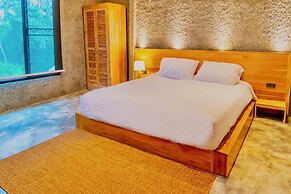 R Resident Resort
