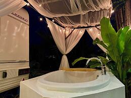 R Resident Resort
