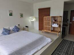 R Resident Resort
