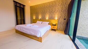 R Resident Resort
