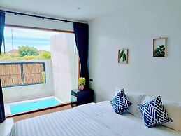 R Resident Resort