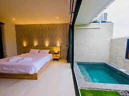 R Resident Resort