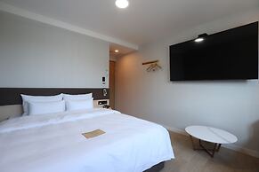 GEOJE-SI HOUND HOTEL JANGSEUNGPO