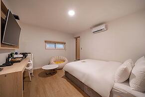 GEOJE-SI HOUND HOTEL JANGSEUNGPO