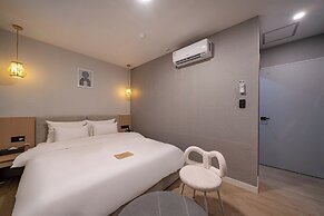 GEOJE-SI HOUND HOTEL JANGSEUNGPO