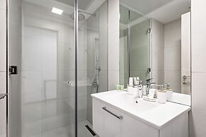 Bright 1BR with balcony in Luma 22