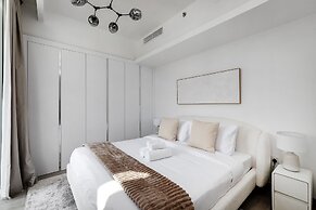 Bright 1BR with balcony in Luma 22