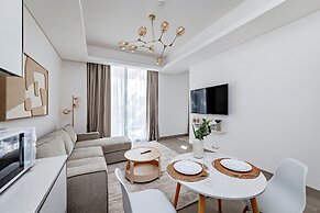 Bright 1BR with balcony in Luma 22