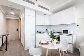 Bright 1BR with balcony in Luma 22