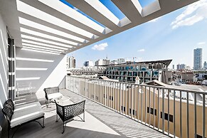 Bright 1BR with balcony in Luma 22