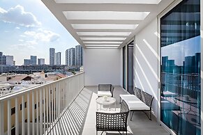 Bright 1BR with balcony in Luma 22