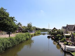 Bungalow by Water Near Rotterdam