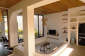 Samstiti Pool Suites Bingin Beach