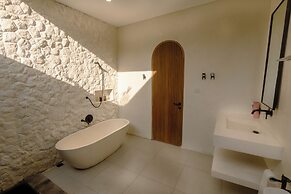 Samstiti Pool Suites Bingin Beach