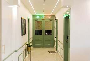 Treebo Moon Waalk, Patia