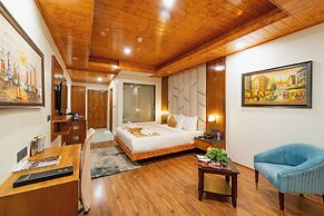 The Whitestone Inn & Suites Manali